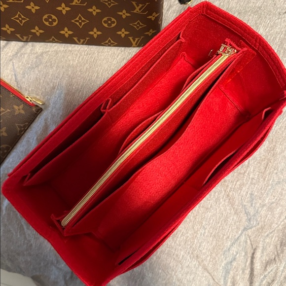 Louis Vuitton Monogram World Tour NeverFull MM - Picture 15 of 17